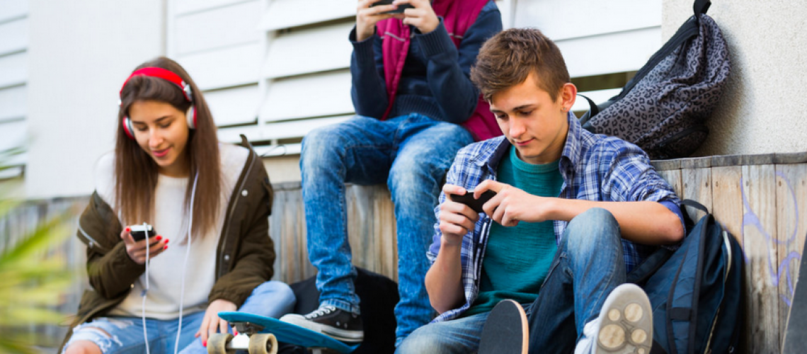 los-adolescentes-que-mas-usan-el-movil-no-son-felices